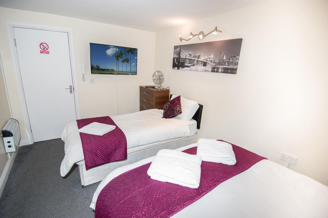 Bradford Serviced * Bradford (West Yorkshire)